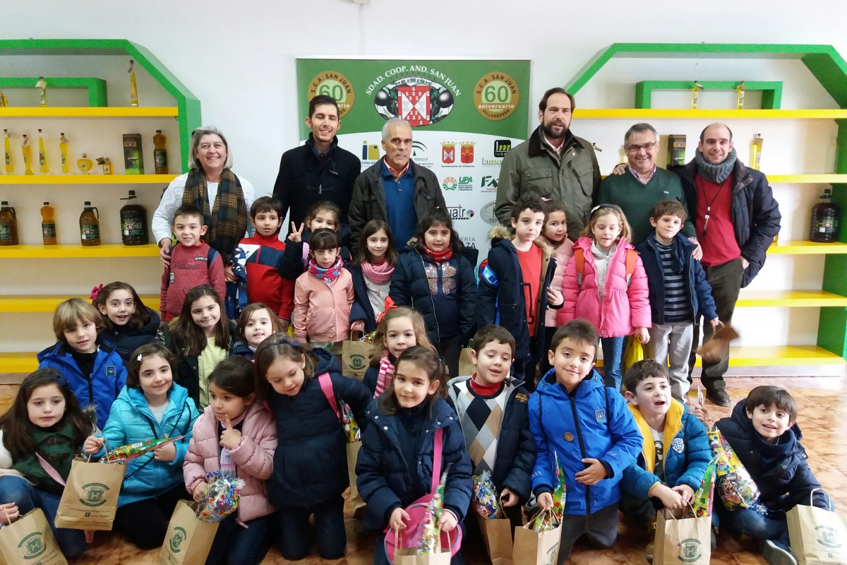 Los niños de Alfredo Cazabán de Jaén visitan nuestra cooperativa